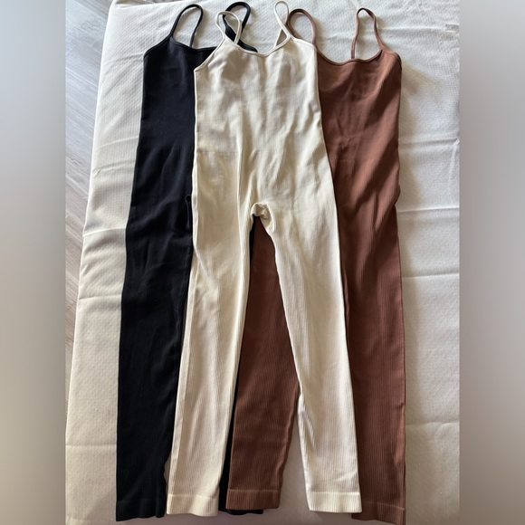 One piece Ribbed Jumpsuits - Picture 3 of 5